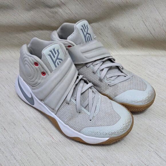 Nike women's JBY basketball shoes size 7.5, lace up and Velcro - Picture 1 of 8